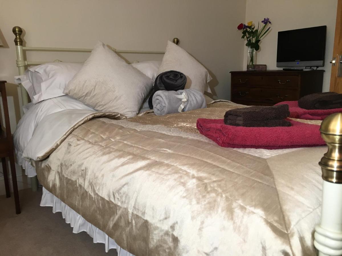 5 Charlton Mill Way B&B Chichester Eksteriør billede