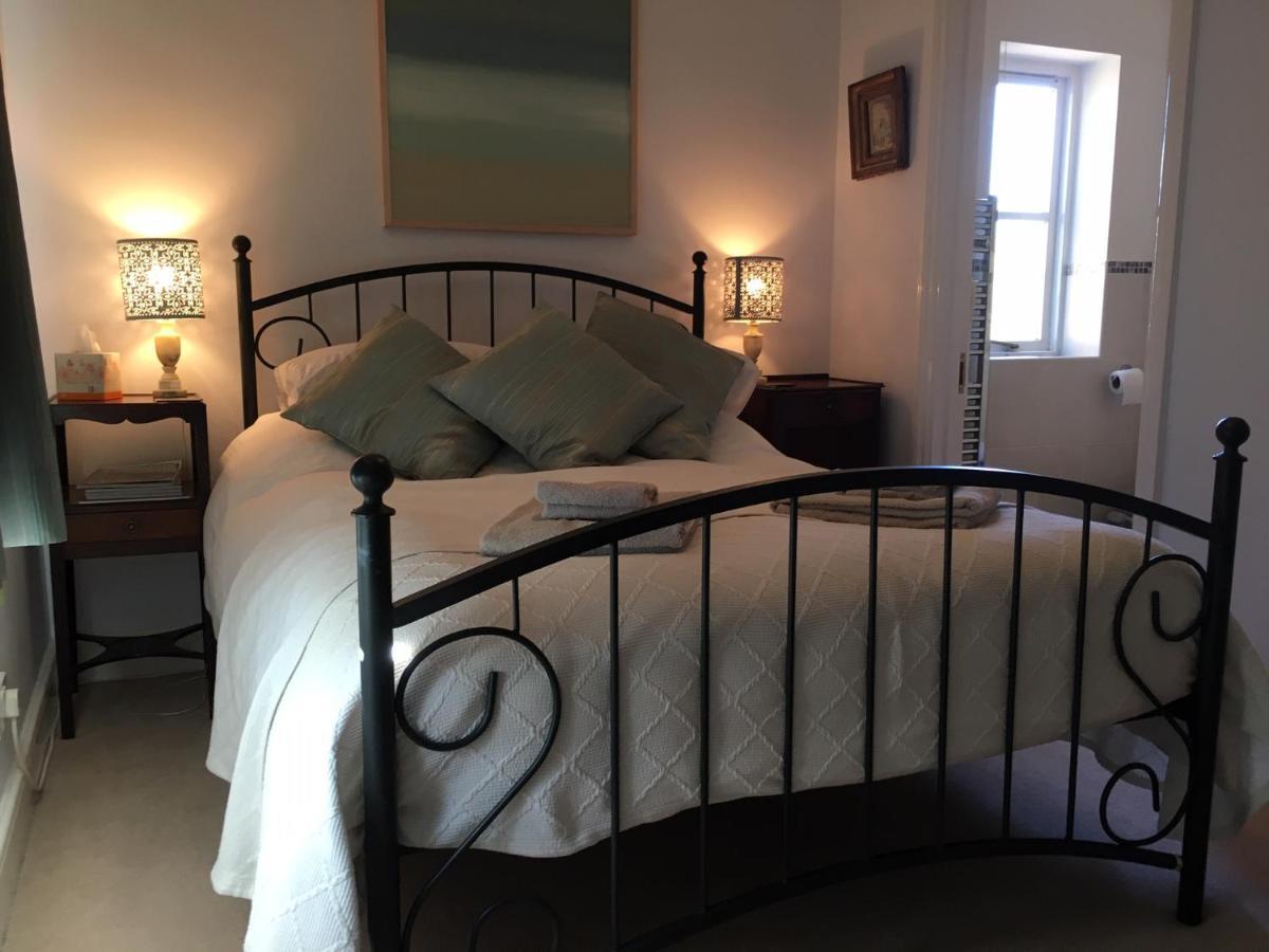 5 Charlton Mill Way B&B Chichester Eksteriør billede