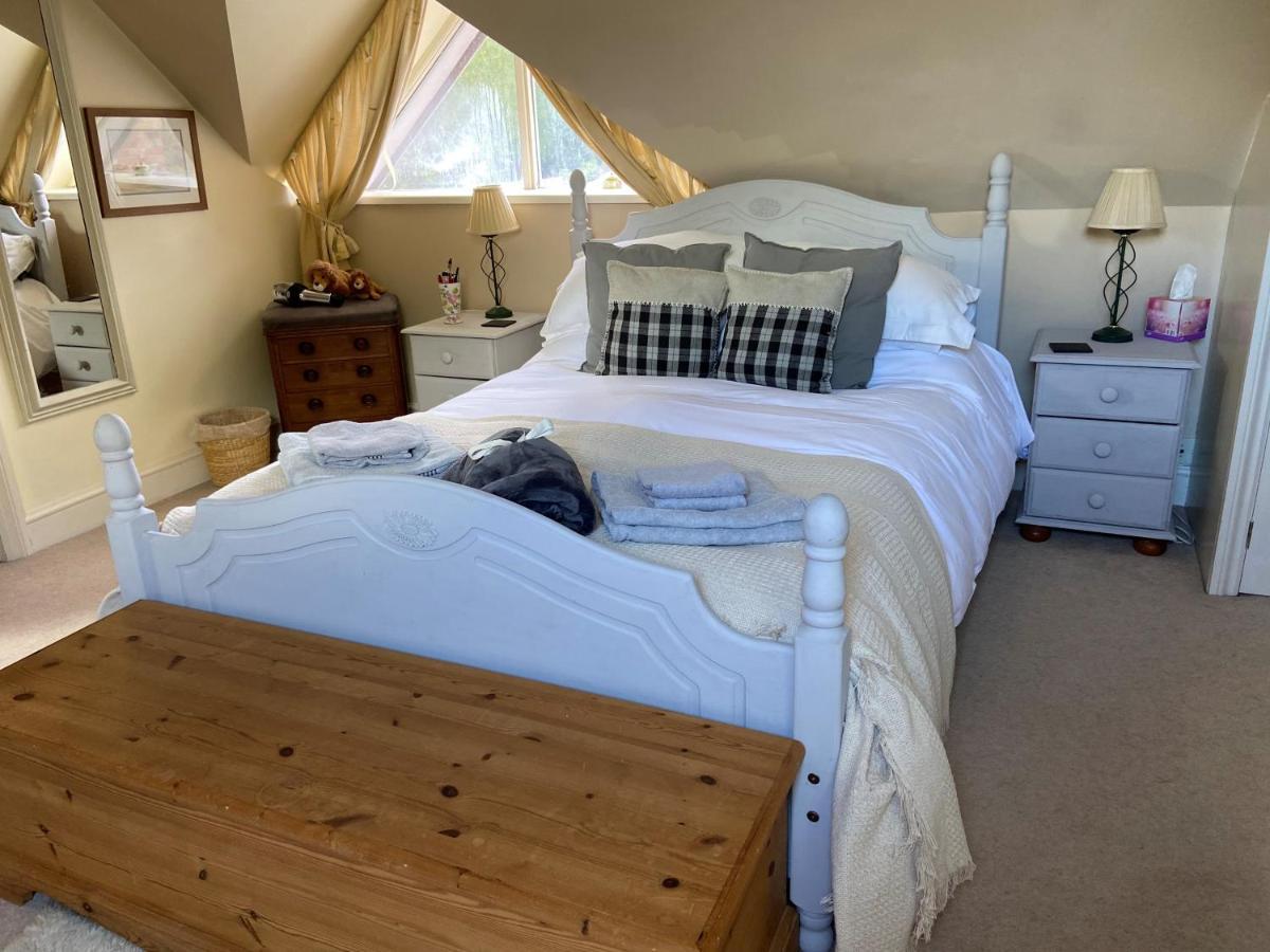 5 Charlton Mill Way B&B Chichester Eksteriør billede
