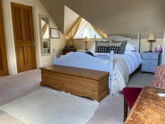 5 Charlton Mill Way B&B Chichester Eksteriør billede